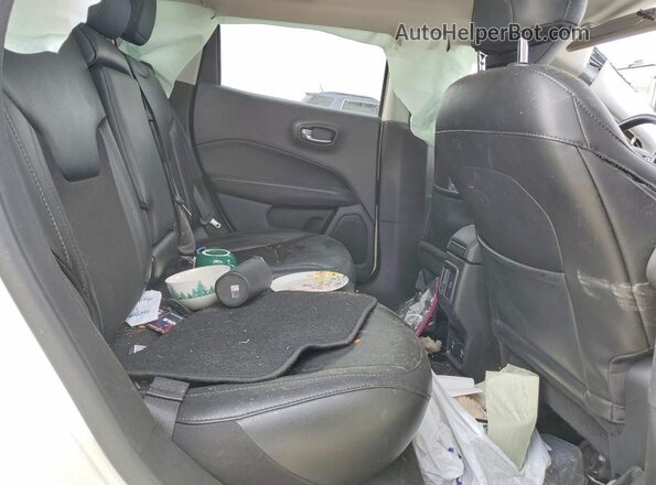 3C4NJCBB8LT169726 2020 JEEP COMPASS White Вид задньої частини салону