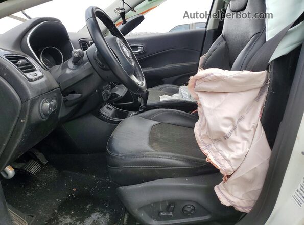 3C4NJCBB8LT169726 2020 JEEP COMPASS White Вид салону спереду