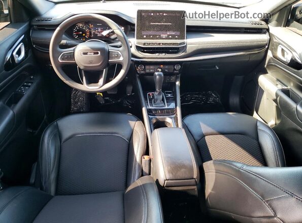 3C4NJCBB8NT210679 2022 JEEP COMPASS Белый Вид панели приборов