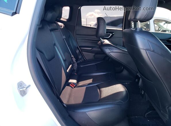 3C4NJCBB8NT210679 2022 JEEP COMPASS Белый Вид задних сидений