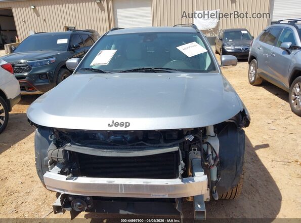 3C4NJCCB1JT406486 2018 JEEP COMPASS Серебряный Вид щитка приборов