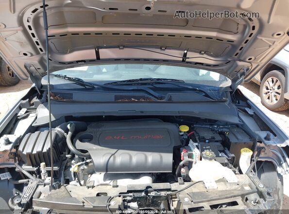 3C4NJCCB1JT406486 2018 JEEP COMPASS Серебряный Вид сзади