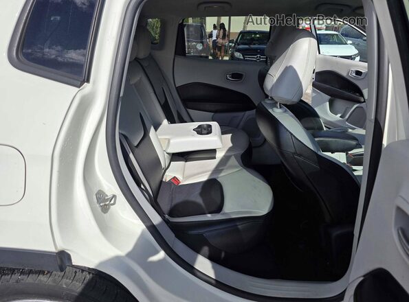 3C4NJCCB1MT511484 2021 JEEP COMPASS White Widok z tyłu