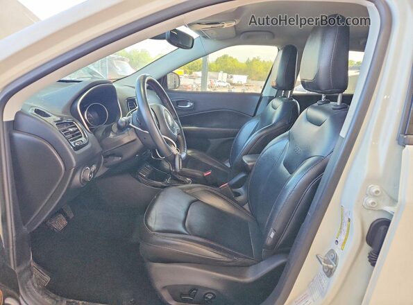 3C4NJCCB5KT664432 2019 JEEP COMPASS White Widok wnętrza z przodu