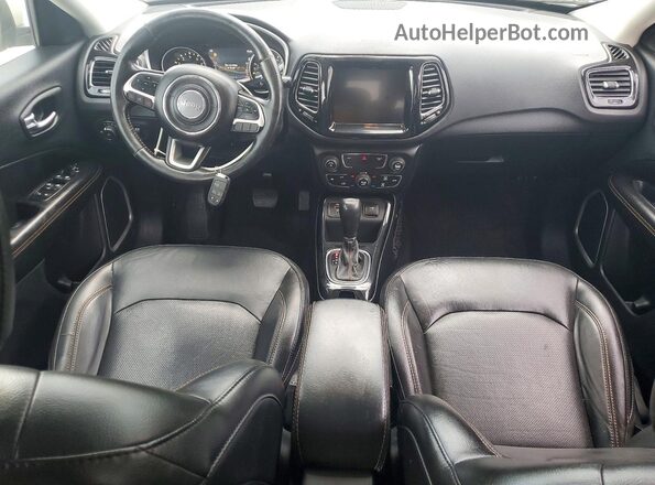3C4NJCCB5KT832845 2019 JEEP COMPASS White Widok deski rozdzielczej