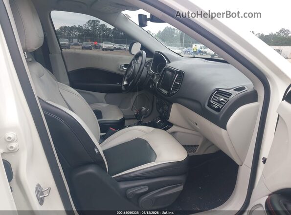 3C4NJCCB6LT179802 2020 JEEP COMPASS Белый Вид салона спереди