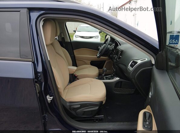 3C4NJDAB1JT392274 2018 JEEP COMPASS Синий Вид салона спереди