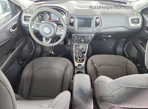 3C4NJDAB5LT117137 2020 JEEP COMPASS Белый Вид панели приборов