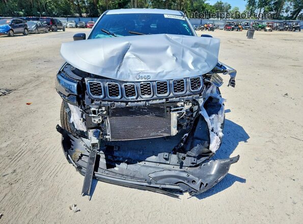 3C4NJDANXRT135099 2024 JEEP COMPASS Серебряный Вид спереди