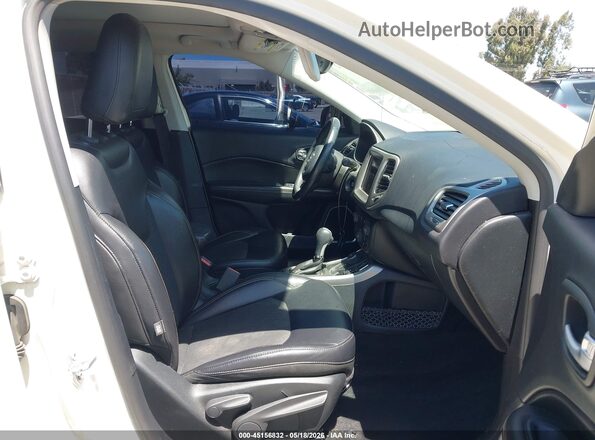 3C4NJDBB0HT681722 2017 JEEP NEW COMPASS White Front interior view