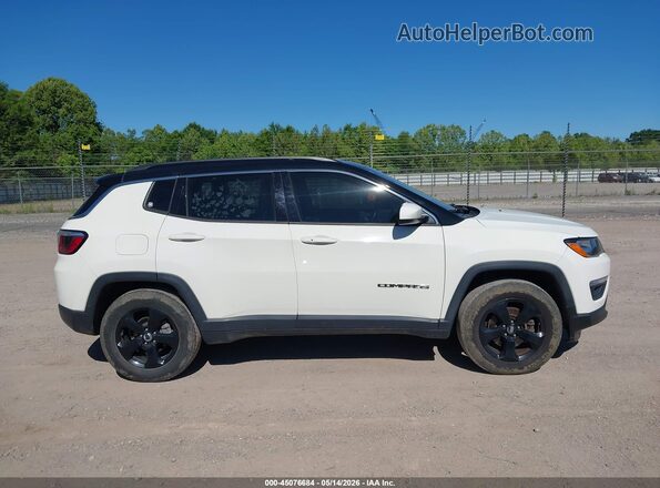 3C4NJDBB0JT144659 2018 JEEP COMPASS White Widok wnętrza z tyłu