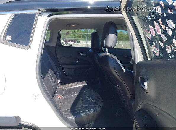 3C4NJDBB0JT144659 2018 JEEP COMPASS White Widok naklejki z numerem VIN