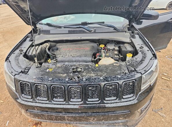 3C4NJDBB0JT315409 2018 JEEP COMPASS Black Vista del compartimento del motor