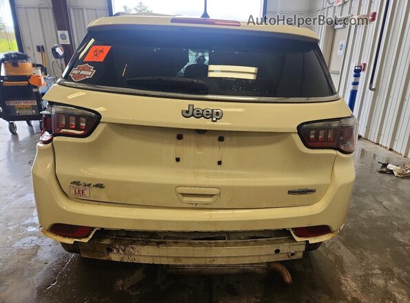 3C4NJDBB0JT355375 2018 JEEP COMPASS White უკანა ხედი