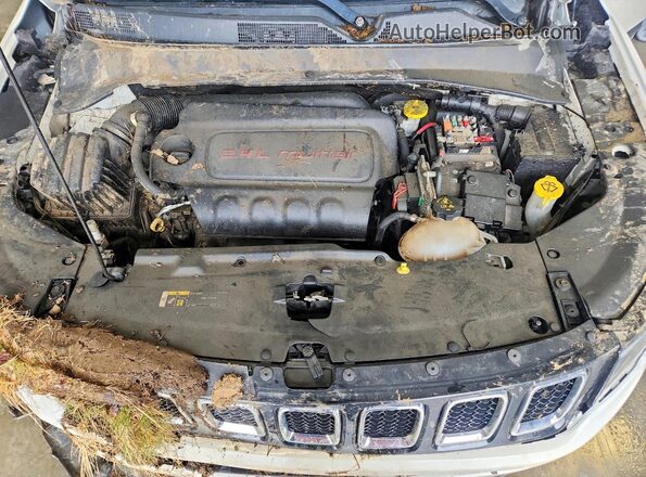3C4NJDBB0JT355375 2018 JEEP COMPASS White უკანა სალონის ხედი