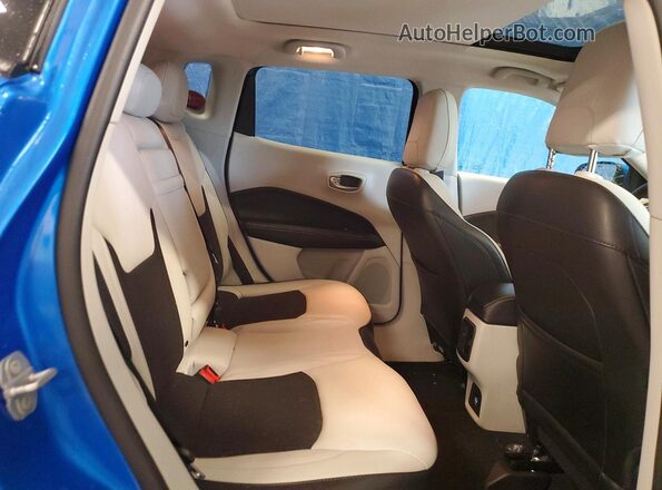 3C4NJDBB0JT398758 2018 JEEP COMPASS Синий Вид задней части салона
