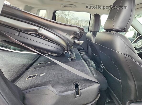 3C4NJDBB0KT818181 2019 JEEP COMPASS Silver Հետևի նստատեղերի տեսք