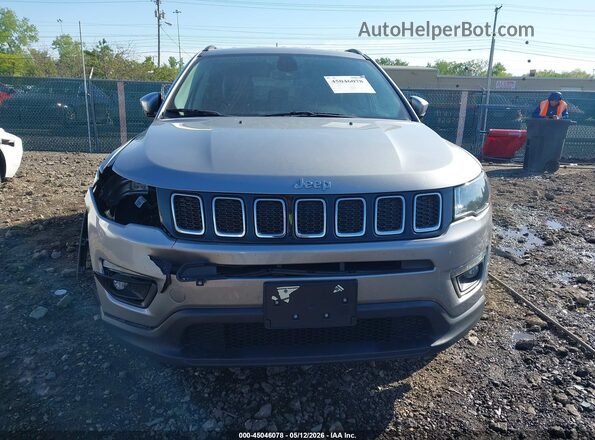 3C4NJDBB1JT176696 2018 JEEP COMPASS Silver Widok wnętrza z tyłu