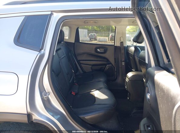 3C4NJDBB1JT176696 2018 JEEP COMPASS Silver Widok naklejki z numerem VIN