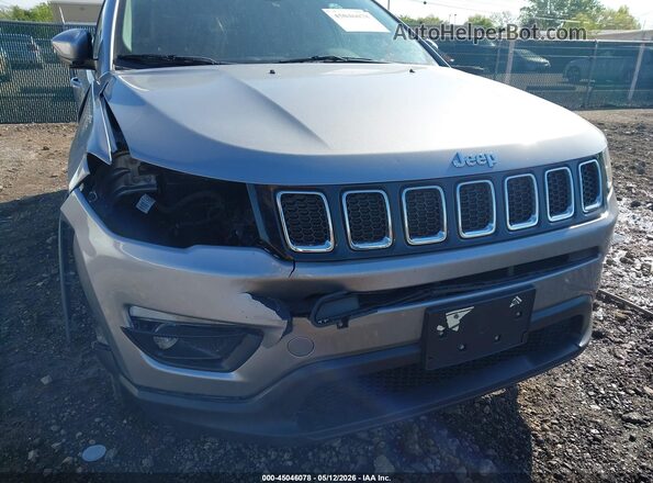 3C4NJDBB1JT176696 2018 JEEP COMPASS Silver 