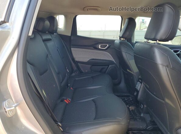3C4NJDBB1NT224218 2022 JEEP COMPASS Silver Вид задньої частини салону