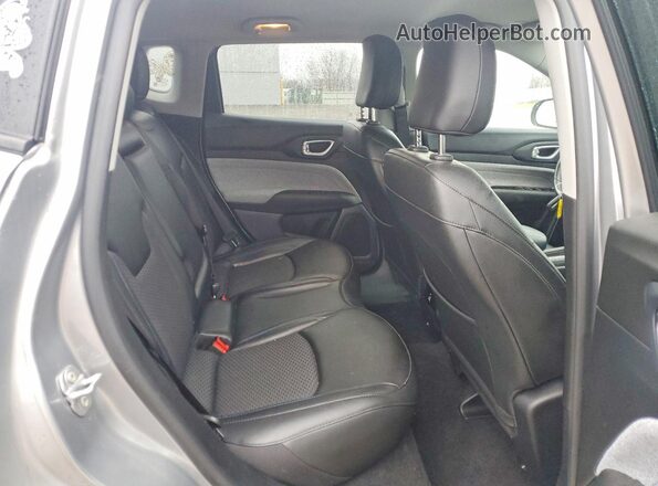 3C4NJDBB1NT233646 2022 JEEP COMPASS Silver Vista interior trasera