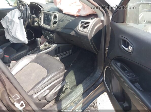 3C4NJDBB2JT103238 2018 JEEP COMPASS Черный Вид салона спереди