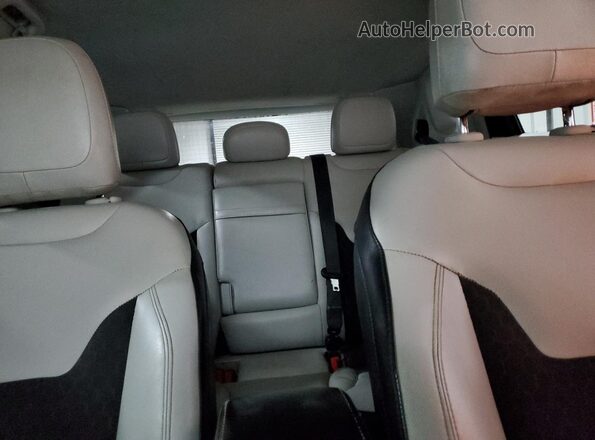 3C4NJDBB2JT113493 2018 JEEP COMPASS White Vista de los asientos traseros