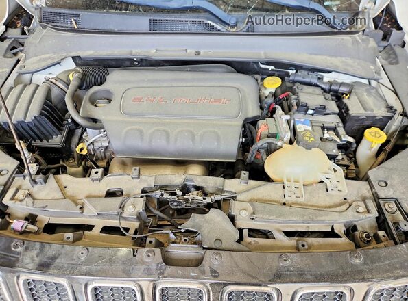 3C4NJDBB2JT185133 2018 JEEP COMPASS Белый Вид подкапотного пространства