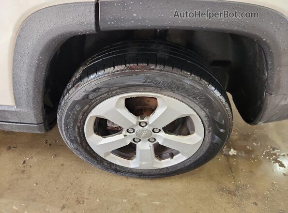 3C4NJDBB2JT185133 2018 JEEP COMPASS Белый 