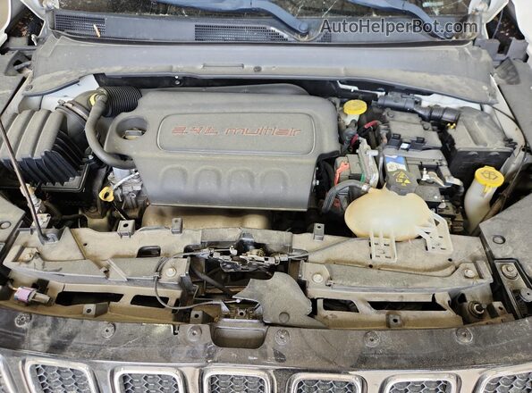 3C4NJDBB2JT185133 2018 JEEP COMPASS Белый 