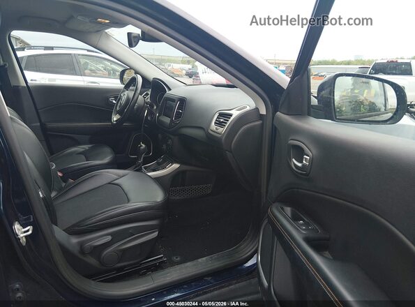 3C4NJDBB2JT252474 2018 JEEP COMPASS Синий Вид салона спереди