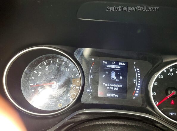 3C4NJDBB2JT349822 2018 JEEP COMPASS Белый Вид щитка приборов