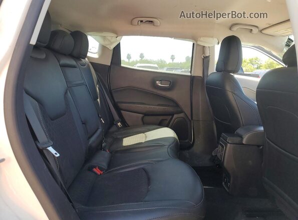 3C4NJDBB2KT703341 2019 JEEP COMPASS White Widok tylnych siedzeń