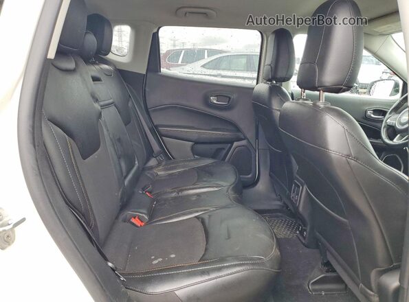 3C4NJDBB2KT786981 2019 JEEP COMPASS White Вид задніх сидінь