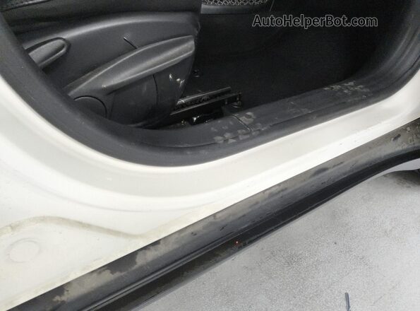 3C4NJDBB2KT850677 2019 JEEP COMPASS White 