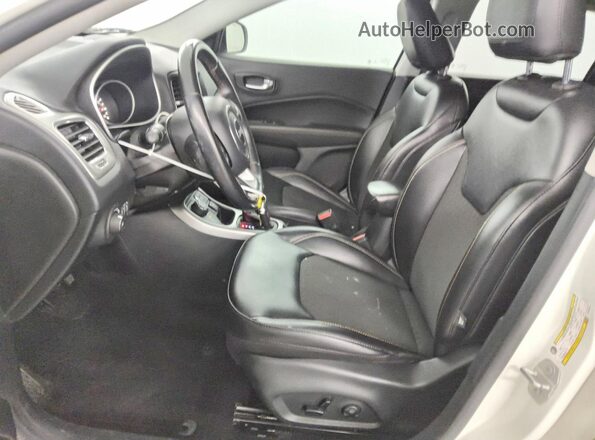 3C4NJDBB2KT850677 2019 JEEP COMPASS White Widok wnętrza z przodu