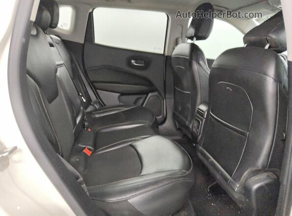 3C4NJDBB2KT850677 2019 JEEP COMPASS White Widok wnętrza z tyłu