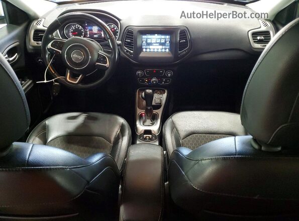 3C4NJDBB2LT239727 2020 JEEP COMPASS Белый Вид панели приборов