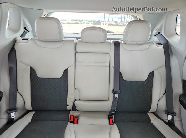 3C4NJDBB3JT112613 2018 JEEP COMPASS White Widok tylnych siedzeń