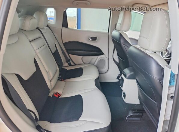 3C4NJDBB3JT112613 2018 JEEP COMPASS White Widok wnętrza z tyłu