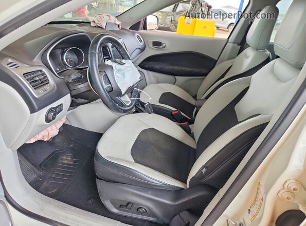 3C4NJDBB3JT112613 2018 JEEP COMPASS White Widok wnętrza z przodu