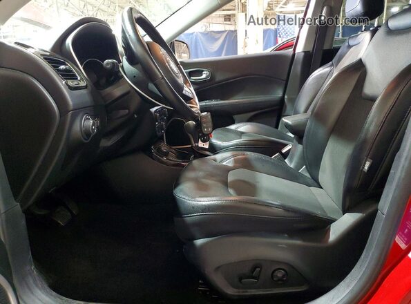 3C4NJDBB3JT394283 2018 JEEP COMPASS Красный Вид салона спереди