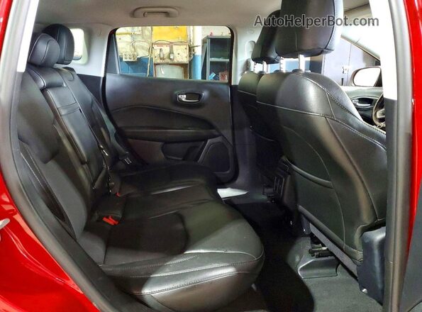3C4NJDBB3JT394283 2018 JEEP COMPASS Красный Вид задней части салона