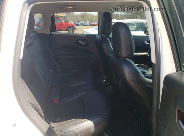 3C4NJDBB3KT847299 2019 JEEP COMPASS White Widok tylnych siedzeń