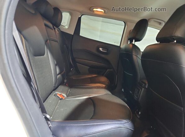 3C4NJDBB3LT121962 2020 JEEP COMPASS White უკანა სალონის ხედი