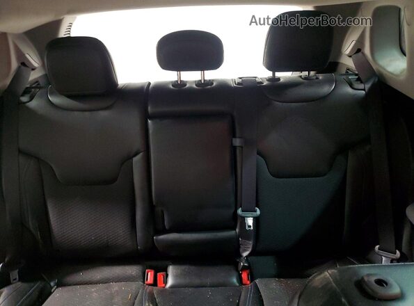 3C4NJDBB4NT159168 2022 JEEP COMPASS Red Widok tylnych siedzeń