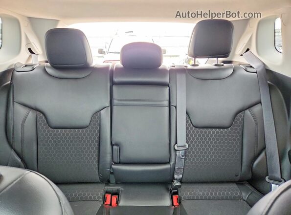 3C4NJDBB5JT299210 2018 JEEP COMPASS Белый Вид задних сидений