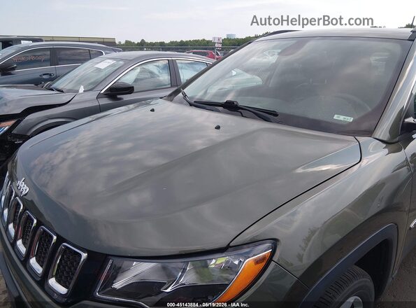3C4NJDBB5JT366825 2018 JEEP COMPASS Green Widok z przodu
