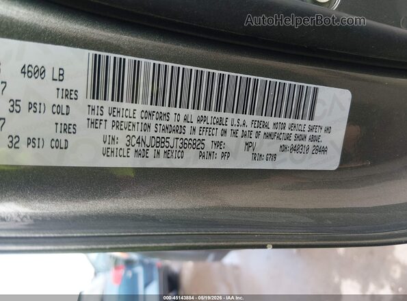 3C4NJDBB5JT366825 2018 JEEP COMPASS Green Widok komory silnika